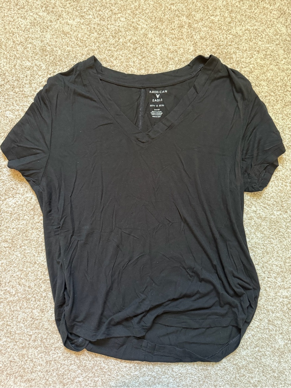 American Eagle Outfitters Black V-Neck Short Sleeve Tee